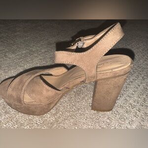 NWOT-SOUL Naturalizer Brown Block Heel Sandals